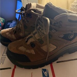 Women's Lace Up Hiking Boots - Brown